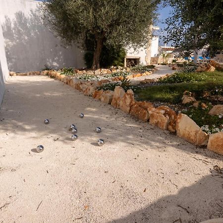 Villa With Trullo And Pool, Альберобелло Екстер'єр фото