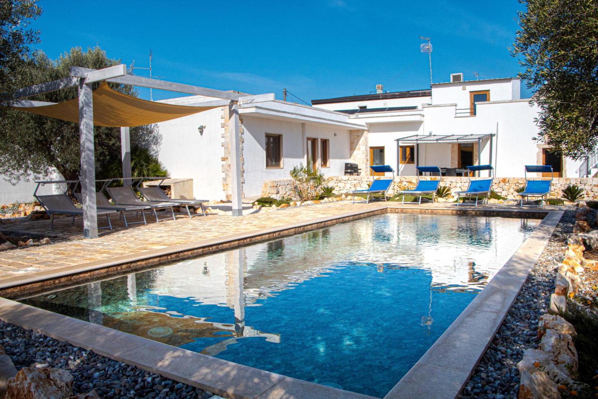 Villa With Trullo And Pool, Альберобелло Екстер'єр фото