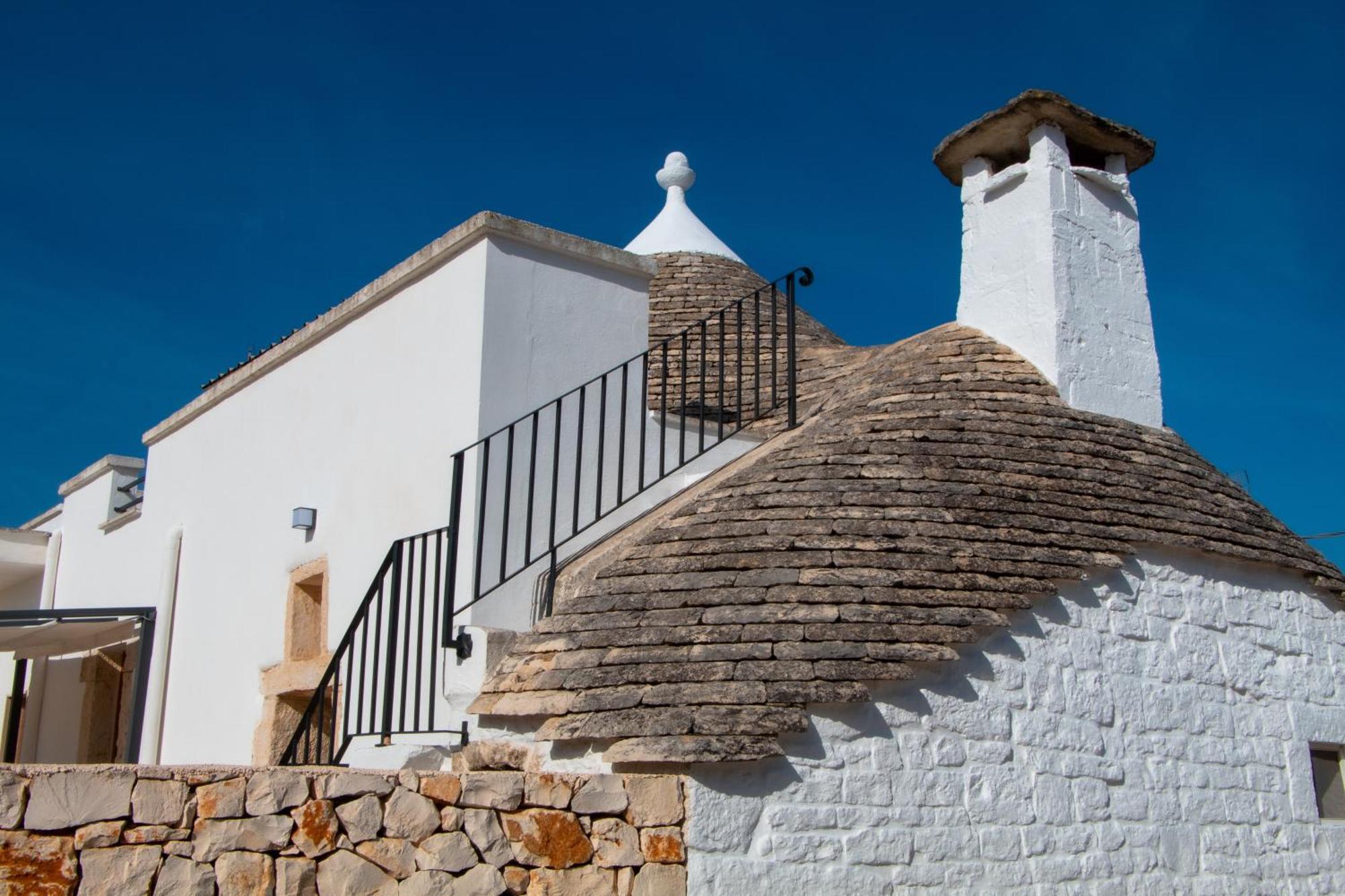 Villa With Trullo And Pool, Альберобелло Екстер'єр фото