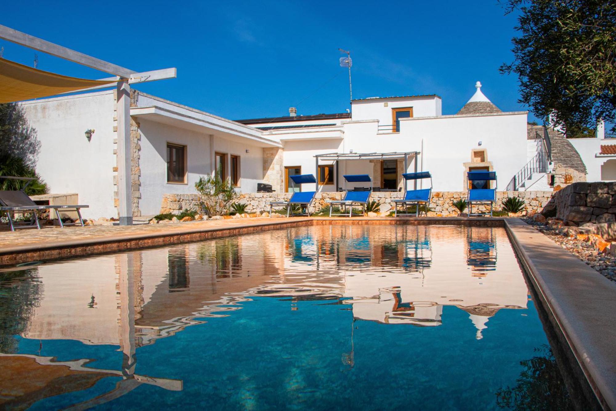 Villa With Trullo And Pool, Альберобелло Екстер'єр фото
