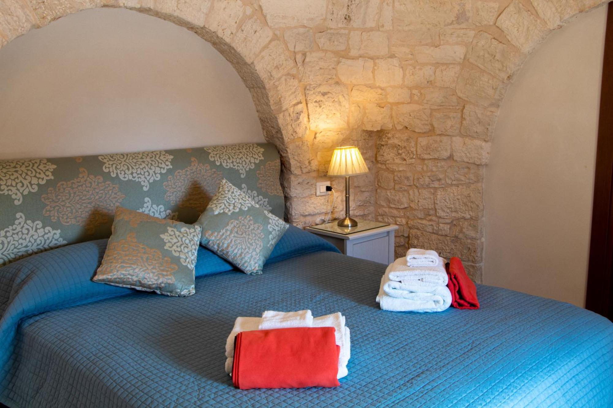 Villa With Trullo And Pool, Альберобелло Екстер'єр фото